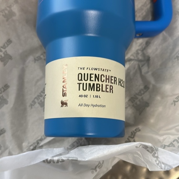 NIB Stanley Blue and Red Quencher h2.0 flow state Tumbler40 oz azure reverb - Picture 4 of 9